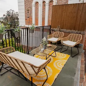 well-presented-2-bedroom-cottage-with-great-river-views.hotelsin-chester.com/