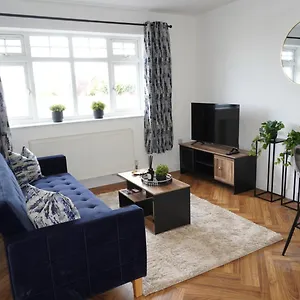  Apartment St Marks Court